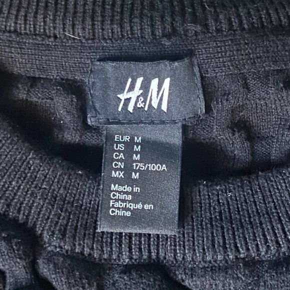 H&M (Size M) Men's Long-Sleeve Black Sweater - Picture 4 of 5